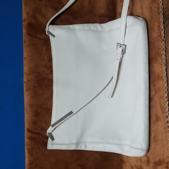 Tignanello Handbags - Tignanello Leather Shoulder bag